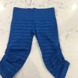 Lululemon “In the flow” crop.